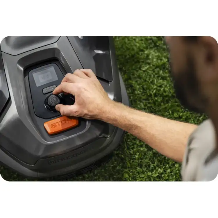 husqvarna-automower-453x-awd-13.png