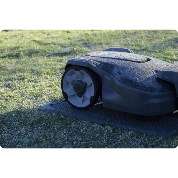 husqvarna-automower-320-nera-z-technologią-bezprzewodową-14.png