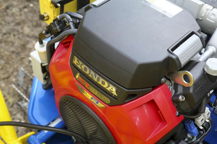 kapsen_detail_motor_Honda_GX800_low.jpg