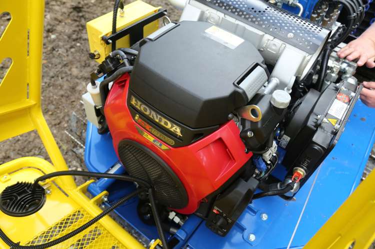 kapsen_detail_motor_Honda_iGX800_2_low.jpg